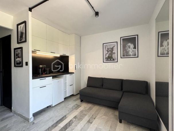 A louer STUDIO NEUF  22 M2 BORD DE MER HYERES