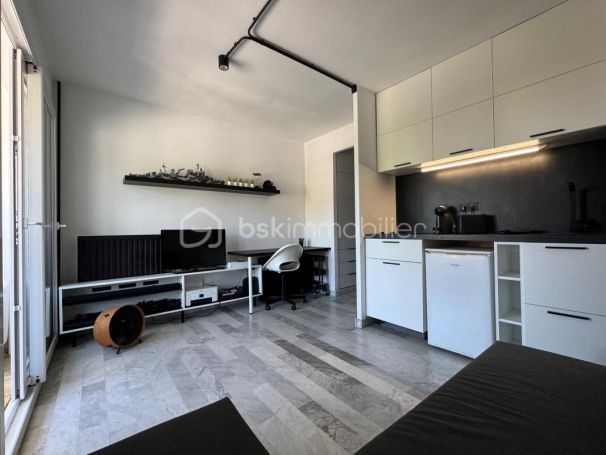 A louer STUDIO NEUF  22 M2 BORD DE MER HYERES