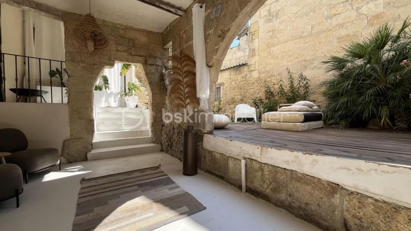 A louer LOFT  9 PIECES 201 M2  JUNAS