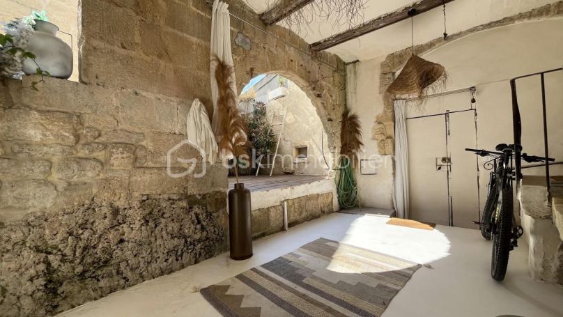 A louer LOFT  9 PIECES 201 M2  JUNAS
