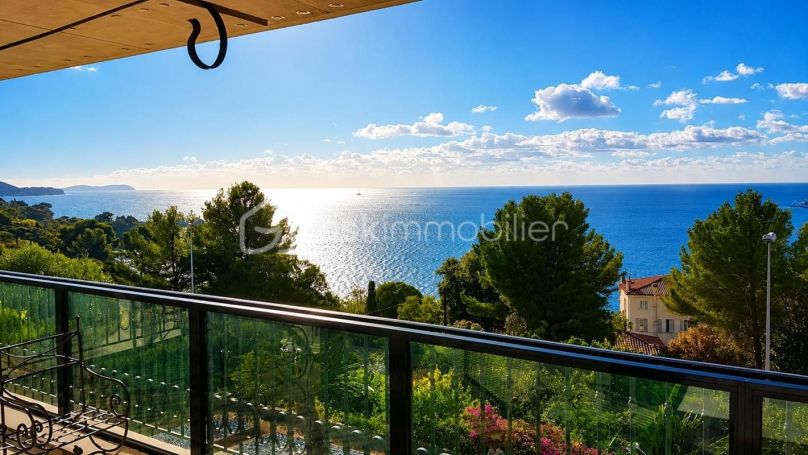 A louer APPARTEMENT DE PRESTIGE T4 124 M2 TERRASSE BORD DE MER TOULON