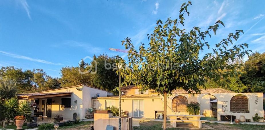 A louer APPARTEMENT NEUF  198 M2 TERRASSE BORD DE MER FREJUS