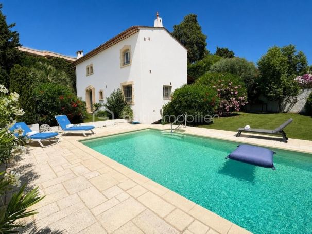 A vendre MAISON  6 PIECES 176 M2 BORD DE MER CANNES