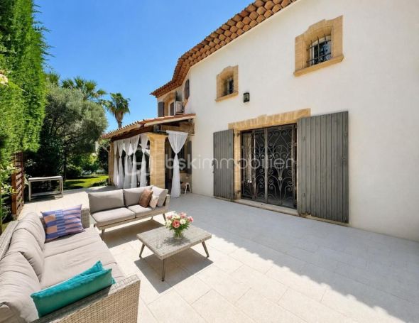 A vendre MAISON  6 PIECES 176 M2 BORD DE MER CANNES