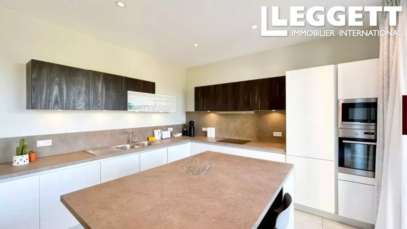 A louer APPARTEMENT DE PRESTIGE T5 126 M2 TERRASSE BORD DE MER CANNES