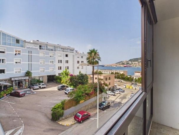 A louer APPARTEMENT T3 62 M2 TERRASSE BORD DE MER AJACCIO