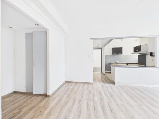 A louer APPARTEMENT T3 62 M2 TERRASSE BORD DE MER AJACCIO