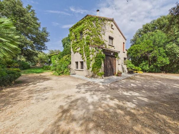 A vendre MAISON 7 PIECES 176 M2 PERI