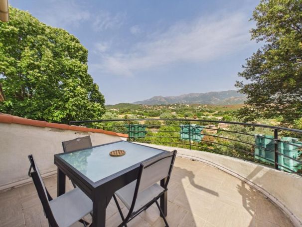A vendre MAISON 7 PIECES 176 M2 PERI