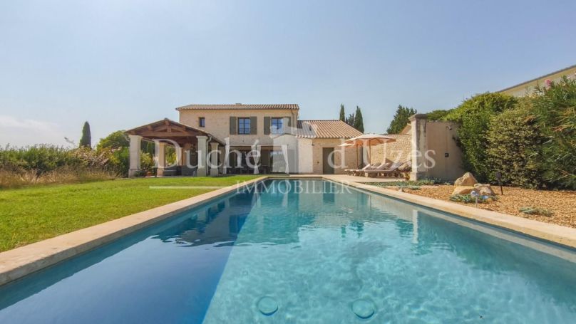 A vendre MAISON  5 PIECES 158 M2  UZES