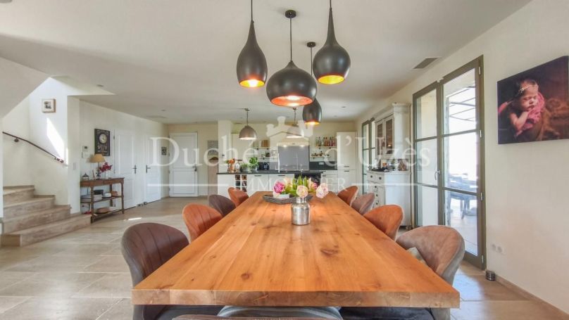 A vendre MAISON  5 PIECES 158 M2  UZES