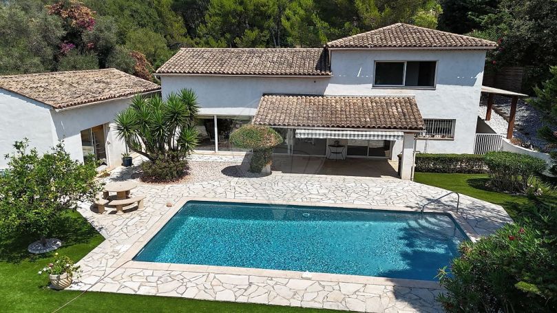 A louer LOFT  D'ARCHITECTE BORD DE MER ANTIBES