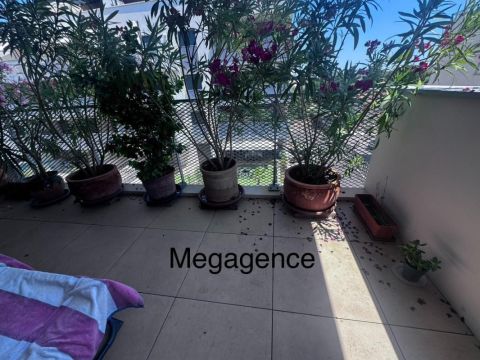 A louer APPARTEMENT T3 65 M2 TERRASSE BORD DE MER LE LAVANDOU