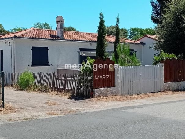 A louer MAISON  DE MAîTRE BORD DE MER JARD SUR MER