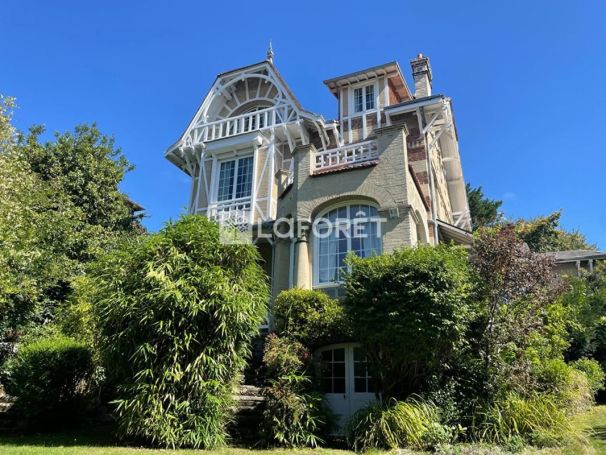 MAISON  8 PIECES 247 M2 BORD DE MER SAINTE ADRESSE