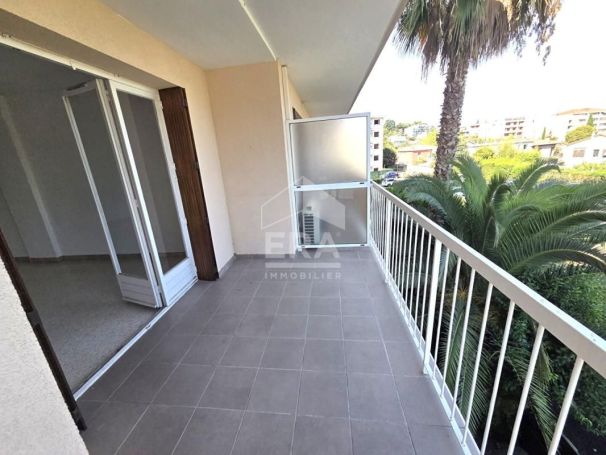 A louer APPARTEMENT T4 85 M2 TERRASSE BORD DE MER CAGNES SUR MER