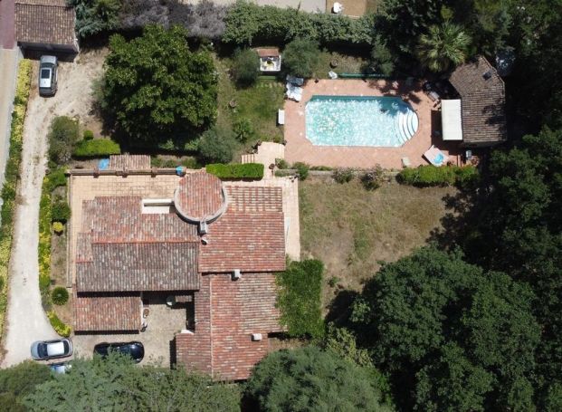 A louer MAISON  8 PIECES 270 M2  LE BEAUSSET