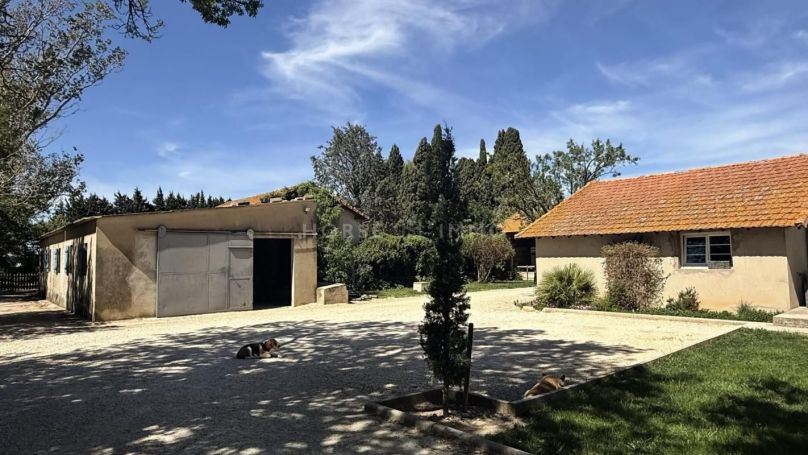 A louer MAISON  6 PIECES 197 M2  EYGUIERES