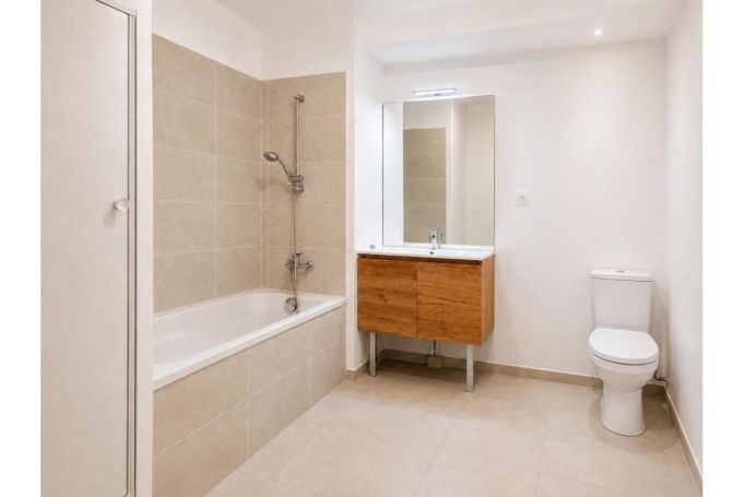 A louer APPARTEMENT NEUF T2 52 M2 TERRASSE BORD DE MER VITROLLES