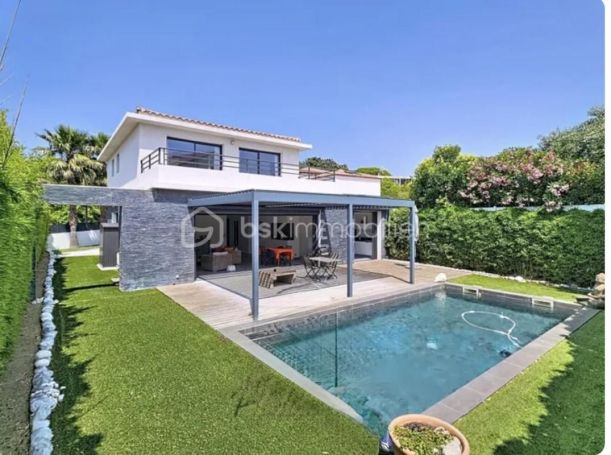 A louer MAISON  CONTEMPORAINE BORD DE MER SANARY SUR MER