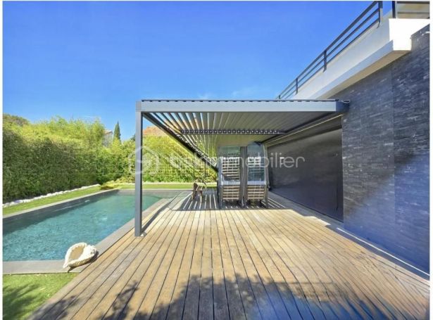 A louer MAISON  CONTEMPORAINE BORD DE MER SANARY SUR MER