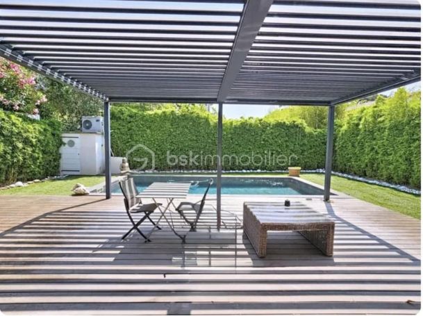 A louer MAISON  CONTEMPORAINE BORD DE MER SANARY SUR MER