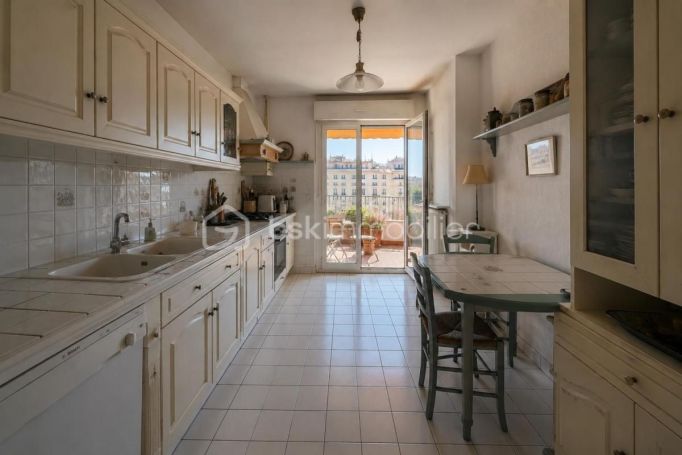 A louer APPARTEMENT DE PRESTIGE T5 181 M2 TERRASSE BORD DE MER NICE