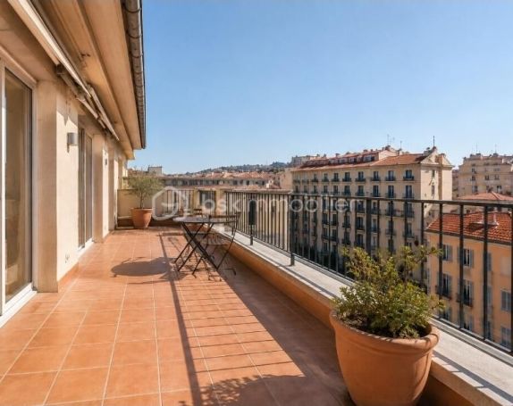 A louer APPARTEMENT DE PRESTIGE T5 181 M2 TERRASSE BORD DE MER NICE