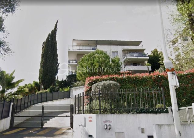 A louer APPARTEMENT T2 45 M2 BORD DE MER CANNES