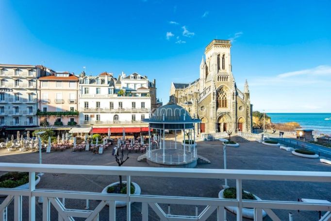 A louer APPARTEMENT DE PRESTIGE T2 42 M2 BORD DE MER BIARRITZ
