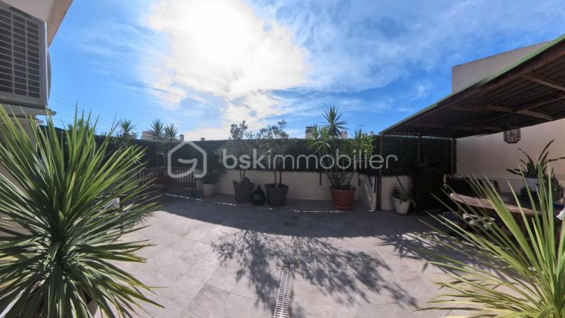 A louer APPARTEMENT T3 65 M2 TERRASSE BORD DE MER ANTIBES