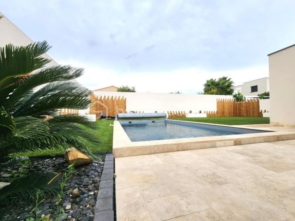 A louer MAISON  5 PIECES 124 M2  TOURBES