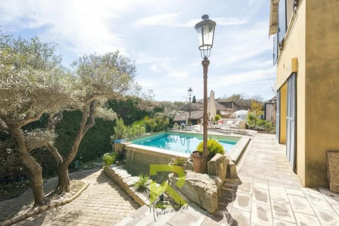 A louer MAISON  6 PIECES 197 M2  TEYRAN