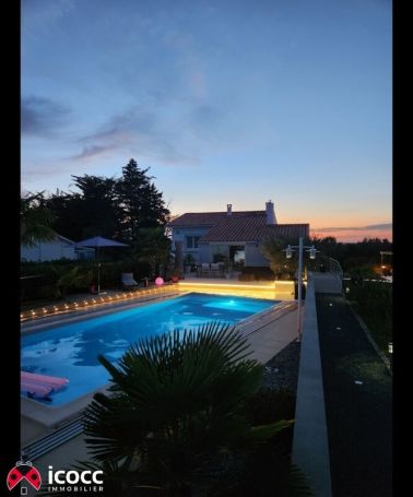 A louer MAISON  7 PIECES 136 M2 BORD DE MER SAINT MICHEL EN L HERM