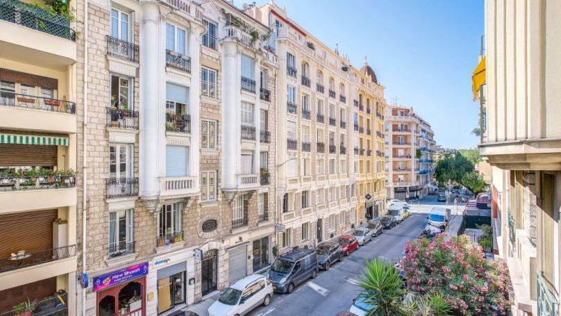 A louer APPARTEMENT T2 61 M2 BORD DE MER NICE