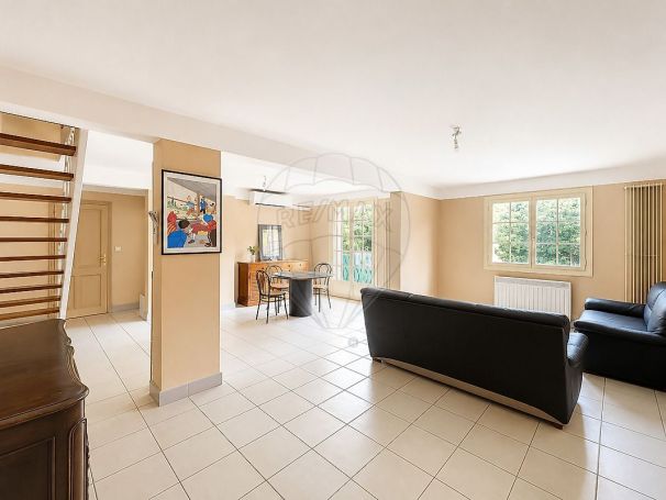 A louer APPARTEMENT DUPLEX T4 107 M2 BORD DE MER ARLES