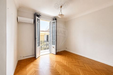 A louer APPARTEMENT T2 46 M2 BORD DE MER NICE