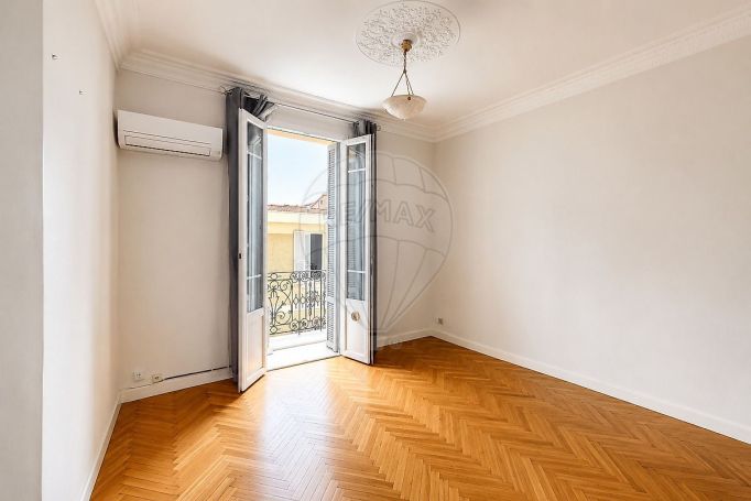 A louer APPARTEMENT T2 40 M2 BORD DE MER NICE
