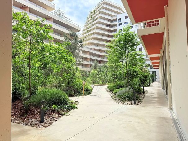 A louer APPARTEMENT NEUF T2 44 M2 TERRASSE BORD DE MER NICE