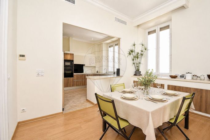 A louer APPARTEMENT T5 149 M2 BORD DE MER NICE