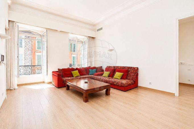 A louer APPARTEMENT T5 149 M2 BORD DE MER NICE