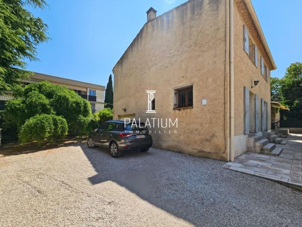 A louer MAISON  6 PIECES 167 M2  AIX EN PROVENCE