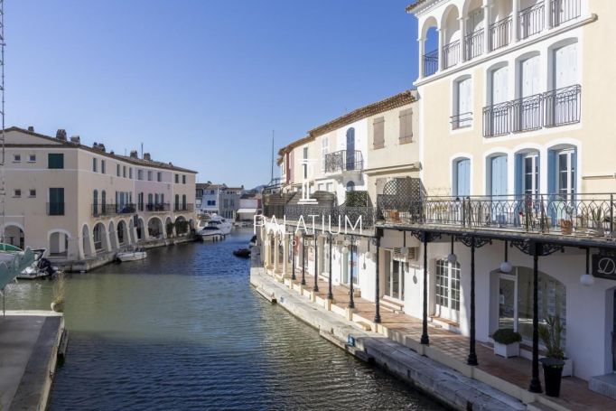 A louer APPARTEMENT DE PRESTIGE T4 88 M2 BORD DE MER GRIMAUD