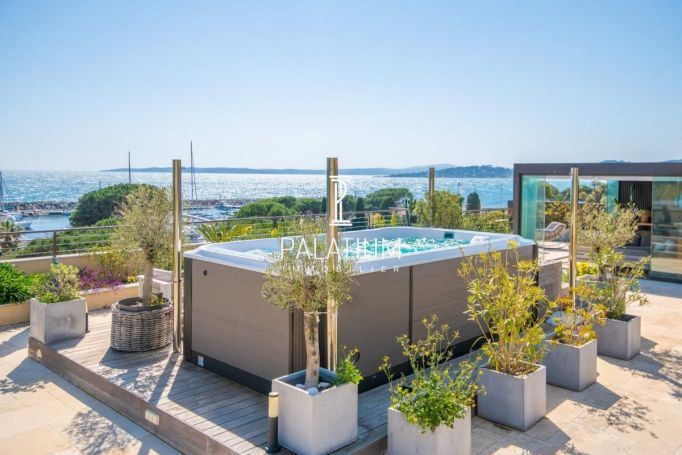 A vendre PENTHOUSE 177 M2 TERRASSE VUE MER SAINTE MAXIME
