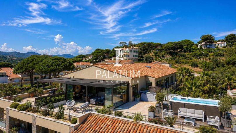 A vendre PENTHOUSE 177 M2 TERRASSE VUE MER SAINTE MAXIME