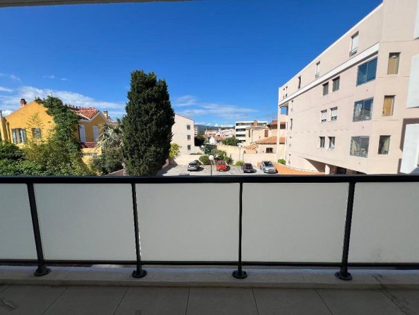 A vendre APPARTEMENT T3 GRANDE TERRASSE PROCHE PLAGE La Ciotat