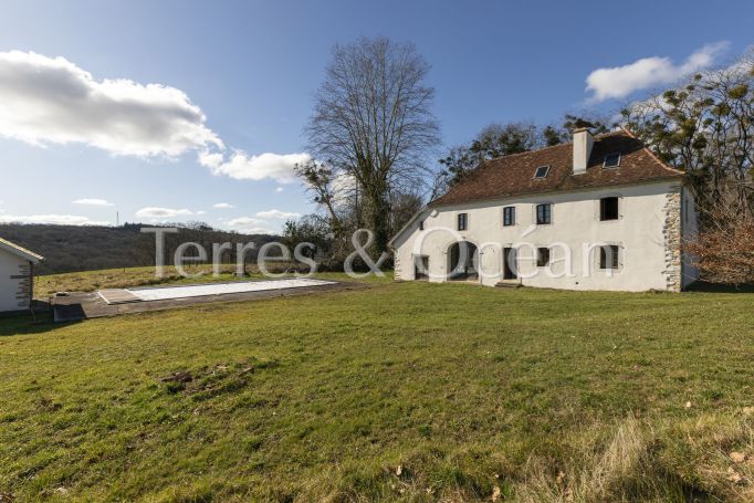 A vendre MAISON  8 PIECES 300 M2  SALIES DE BEARN campagnes