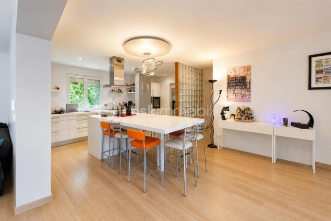 A louer MAISON  6 PIECES 205 M2  SAINT GELY DU FESC