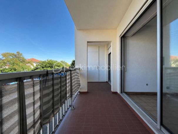A louer APPARTEMENT T2 45 M2 TERRASSE  NIMES