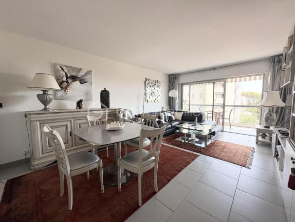 A louer APPARTEMENT T3 74 M2 TERRASSE BORD DE MER CANNES